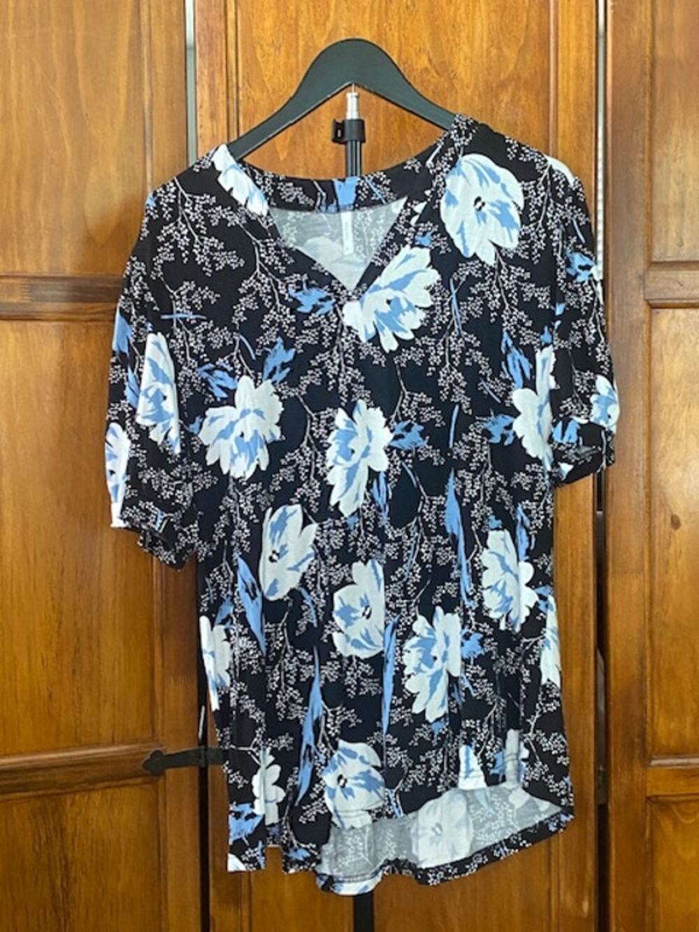 Anyally Women's XL Black Blue Floral Blouse Short Sleeve Casual Lightweight Top